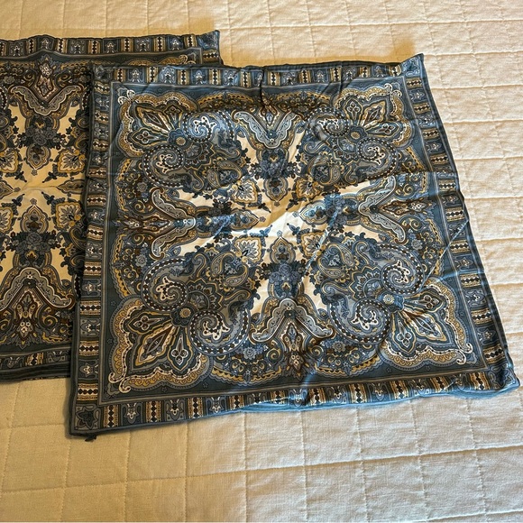 Pottery Barn Mansfield Blue Paisely Square Pillow Covers - Picture 8 of 15